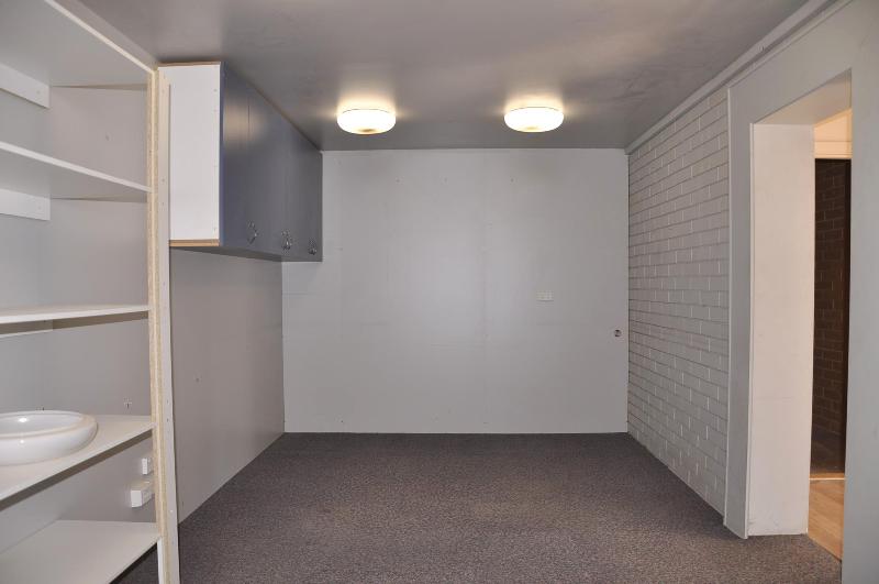 GREAT LOCATION and EXPOSURE Picture 3