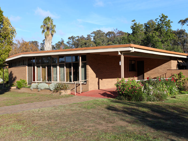 DOES THIS HOME HAVE ONE OF THE LARGEST SHEDS IN BENDIGO? Picture 1