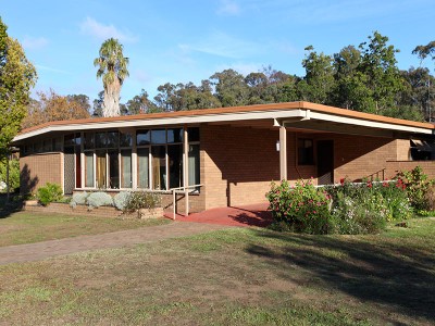 DOES THIS HOME HAVE ONE OF THE LARGEST SHEDS IN BENDIGO? Picture