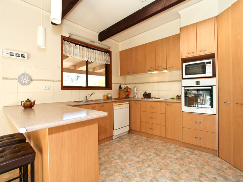 DOES THIS HOME HAVE ONE OF THE LARGEST SHEDS IN BENDIGO? Picture 2