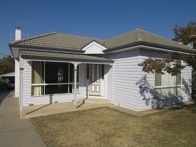 QUARRY HILL DELIGHT WITH SEPARATE GAMES ROOM Picture