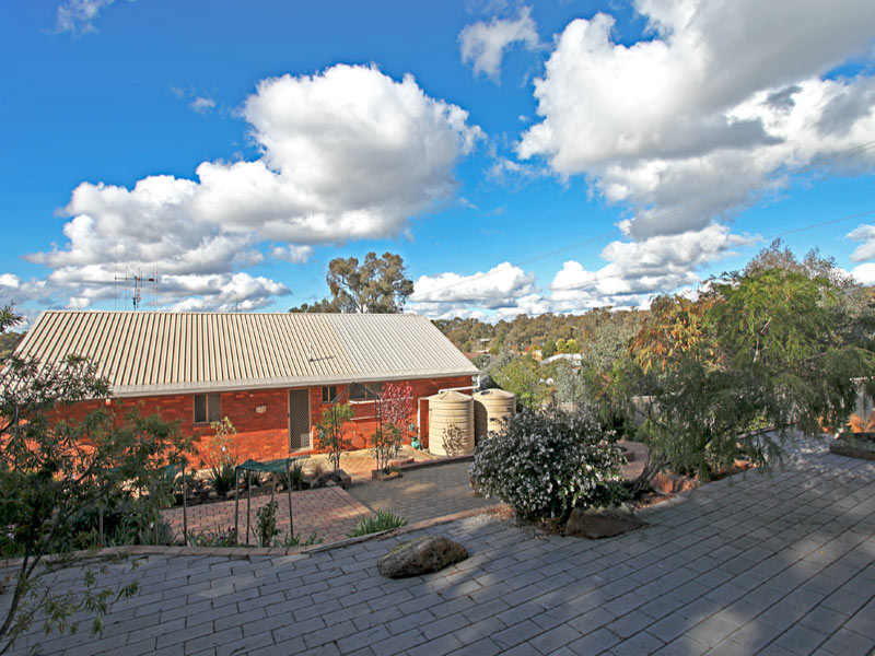 ARCHITECT DESIGNED TOWNHOUSE Picture 2