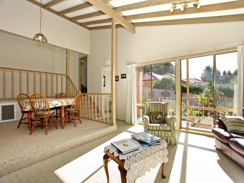 ARCHITECT DESIGNED TOWNHOUSE Picture 3