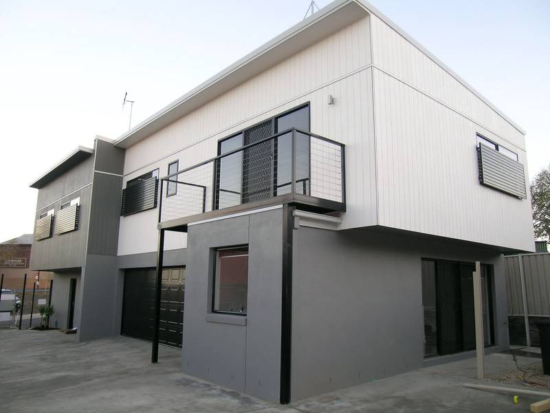 SUPERB DESIGN - CBD TOWNHOUSE Picture 1
