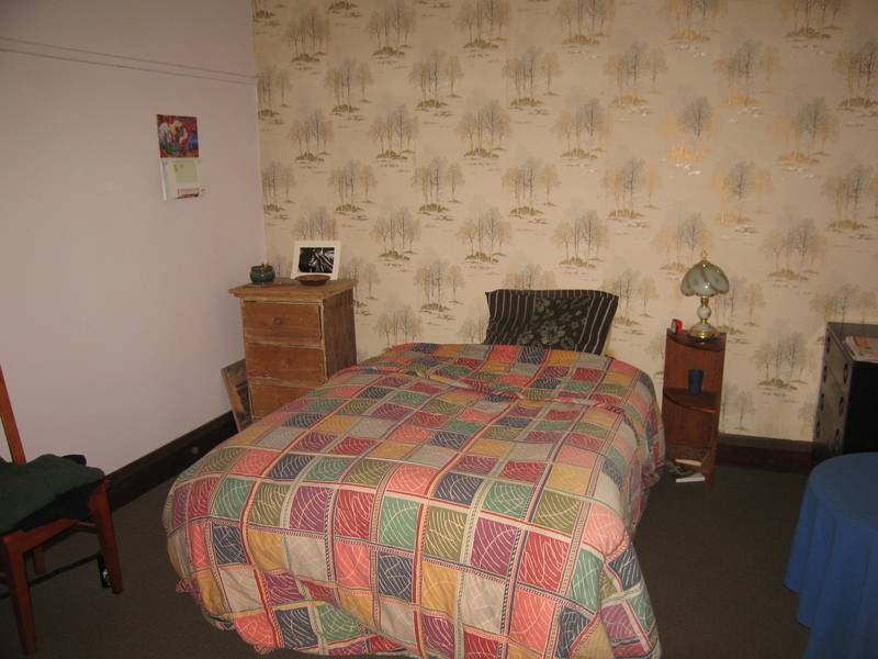 COSY & CHARACTER FILLED Picture 3