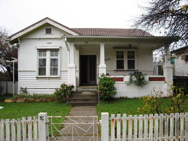 COSY & CHARACTER FILLED Picture 1