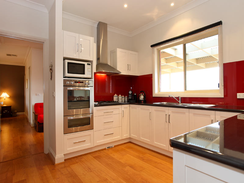 THE STUNNING CLOGHEEN Picture 2