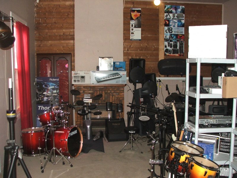 AFFORDABLE RENTAL PROPERTY Picture 2