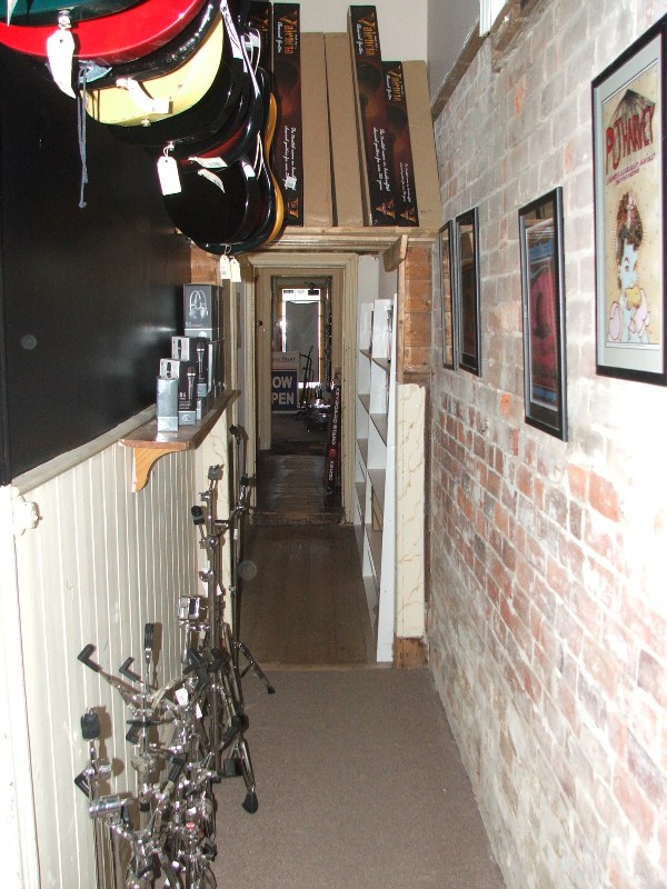 AFFORDABLE RENTAL PROPERTY Picture 3