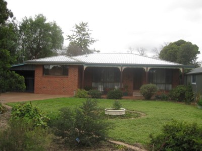 FULLY FURNISHED - Cosy and Comfortable Picture