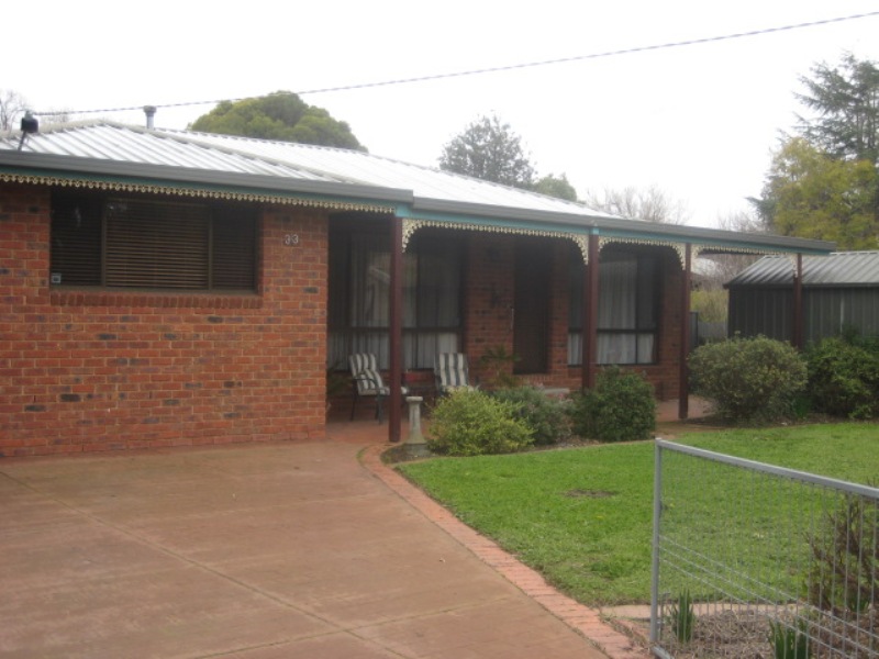 FULLY FURNISHED - Cosy and Comfortable Picture 2