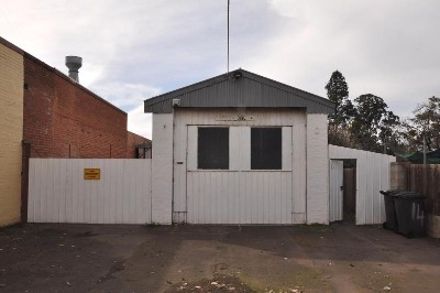 MEDIUM SIZE WORKSHOP Picture