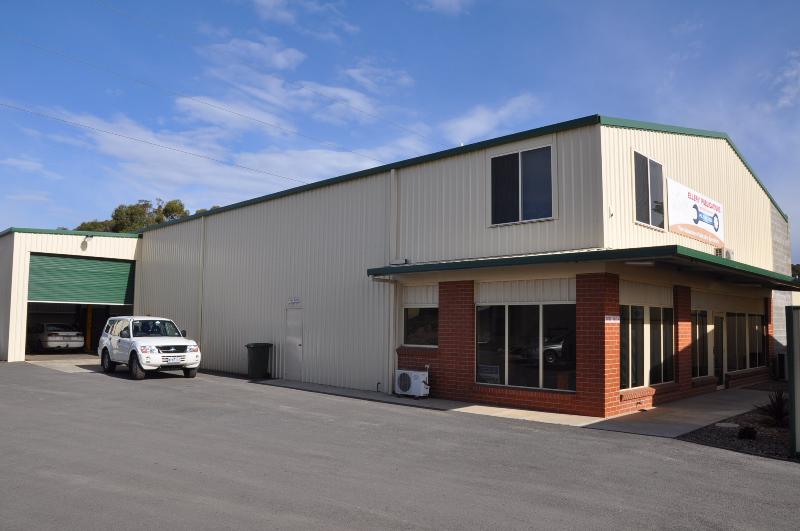 NEAR NEW FACTORY / WAREHOUSE Picture 1