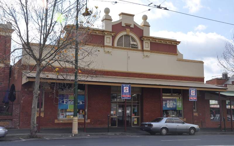 LARGE RETAIL SITE Picture 2