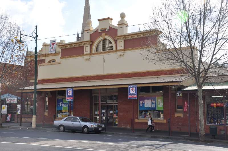 LARGE RETAIL SITE Picture 1