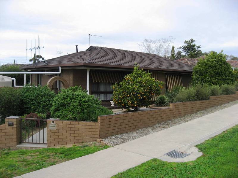 IMMACULATELY PRESENTED Picture 1