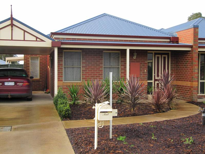 CONTEMPORARY TOWNHOUSE Picture 1