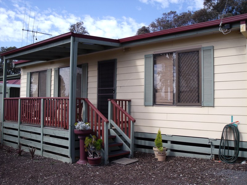 Fully Furnished Close To Town Picture 1