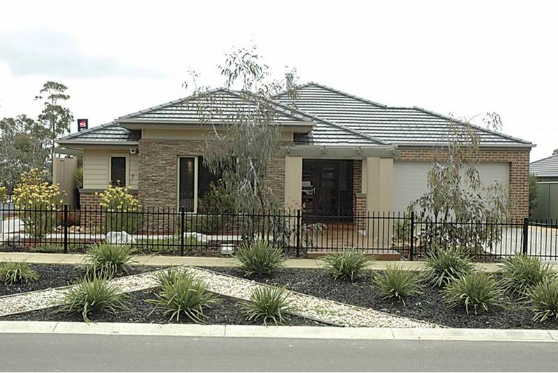 SPACIOUS FAMILY HOME Picture 1