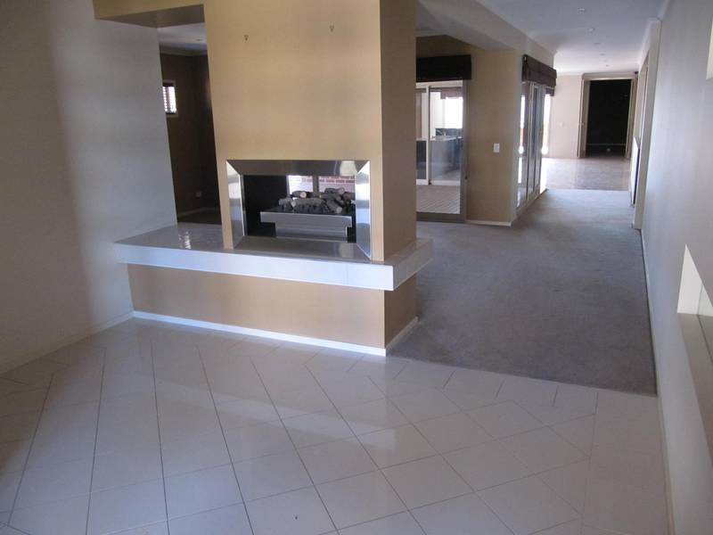 SPACIOUS FAMILY HOME Picture 3