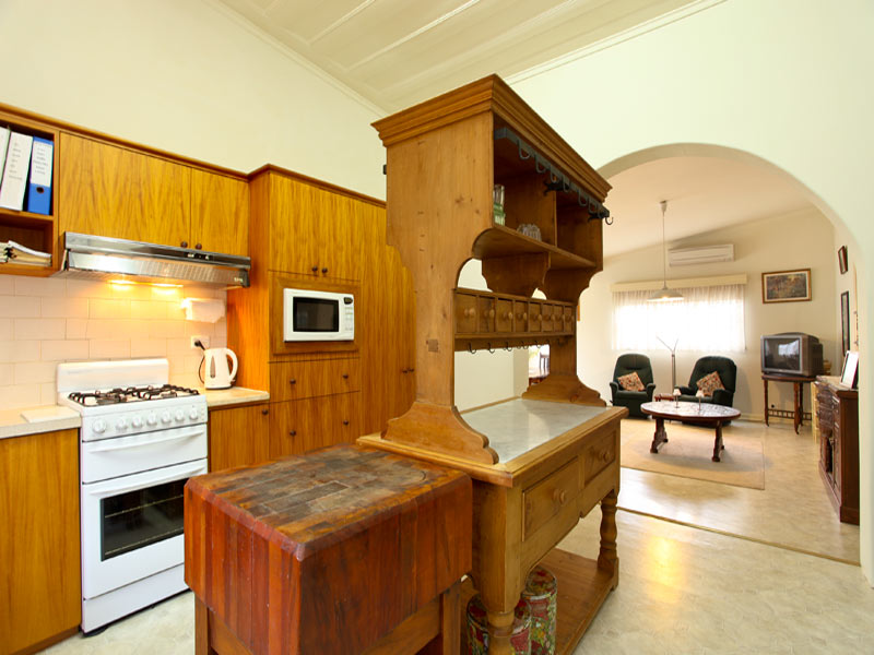 ONE OF BENDIGOS MOST PRESTIGIOUS STREETS Picture 3