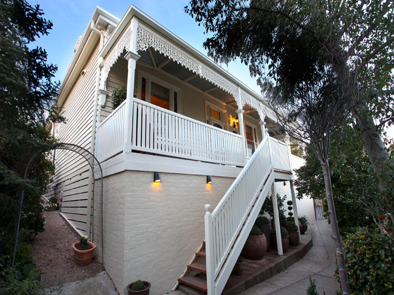 Fully Furnished Stately Victorian Home Picture 2