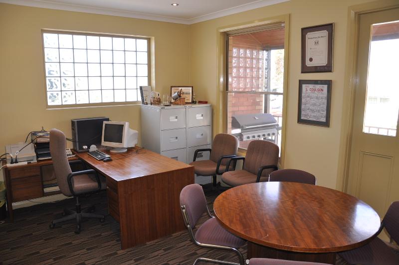 NUMEROUS OPTIONS AVAILABLE Picture 2