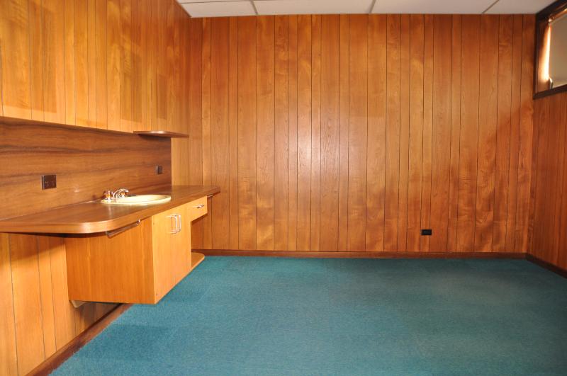 MEDIUM SIZED MEDICAL CLINIC Picture 2