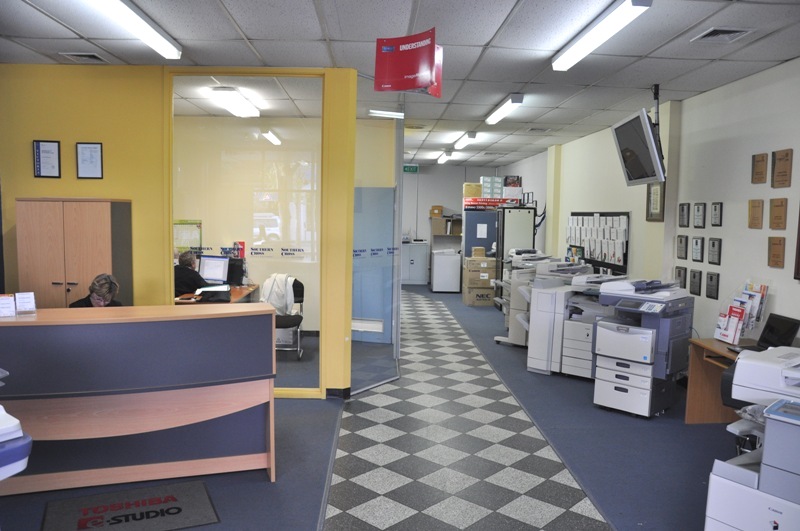 MAIN STREET FRONTAGE Picture 2