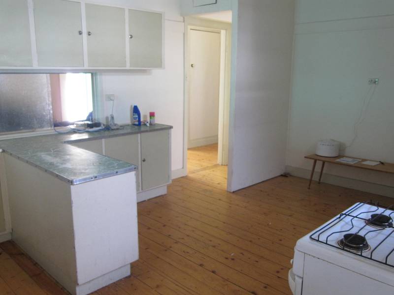 POSITION, PRICE, PERFECT... Picture 2