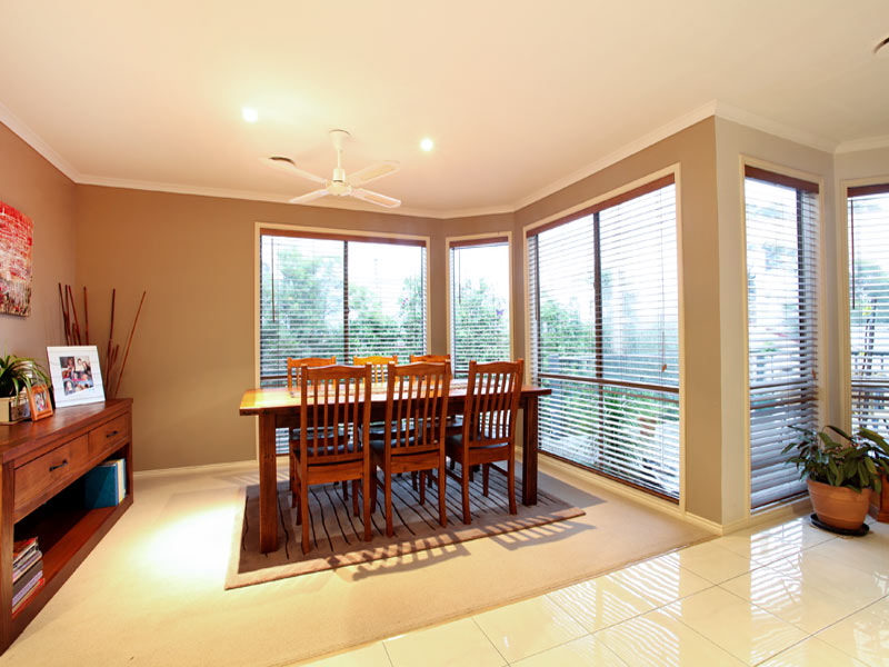 PRIME LOCATION - YOU'LL JUST LOVE IT! Picture 3