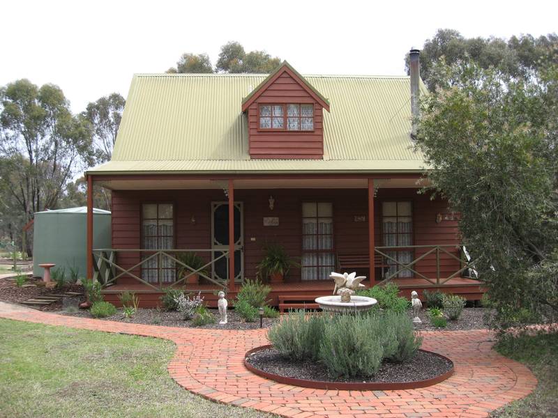 SUNNYBANK COTTAGE ON A 5 ACRE ALLOTMENT Picture 2