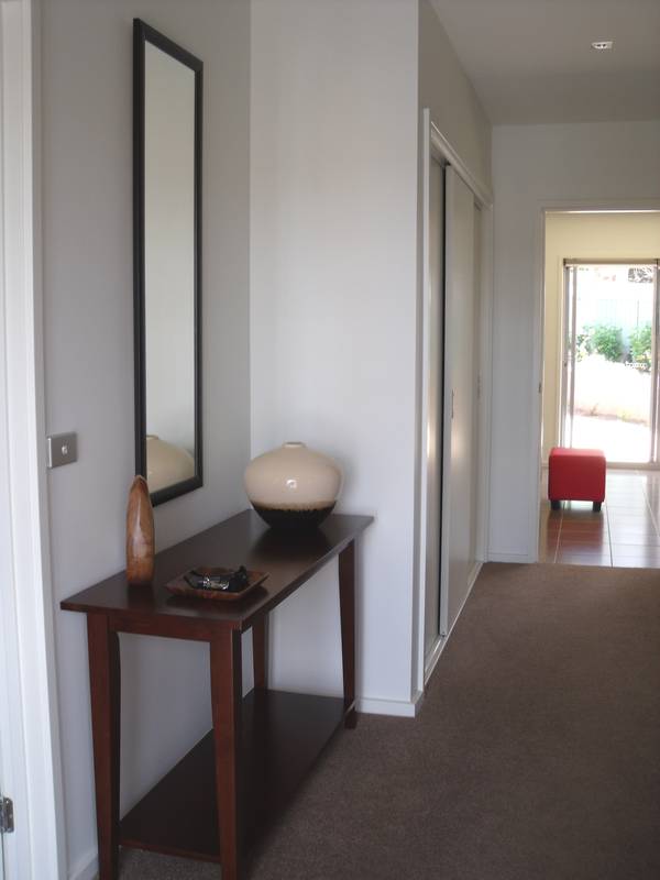 Fully Furnished Executive Townhouse Picture 2