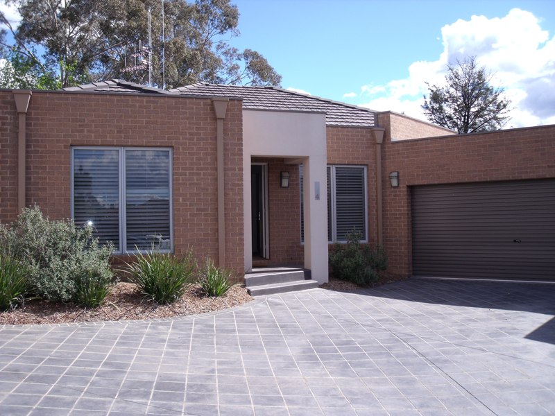 Fully Furnished Executive Townhouse Picture 1