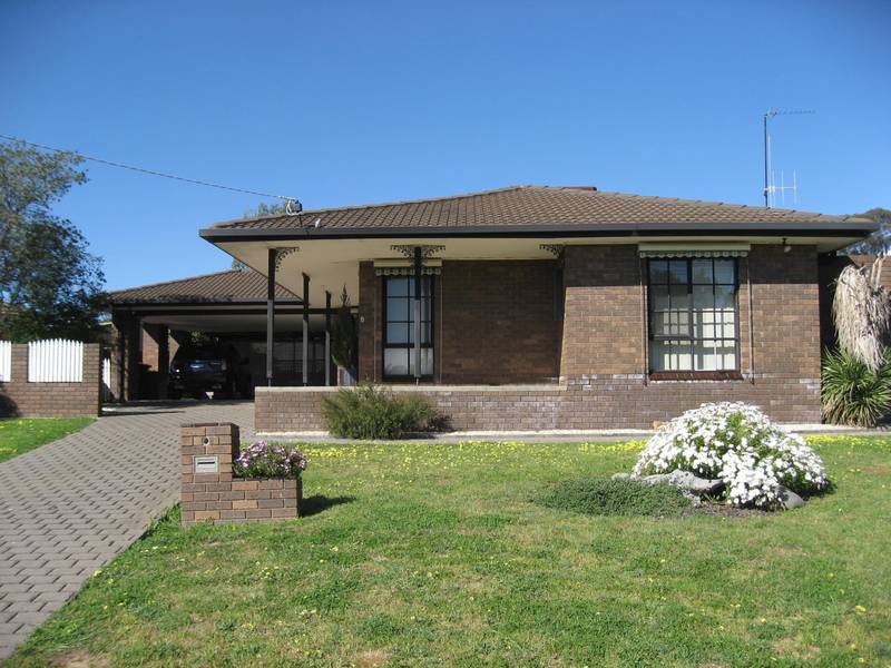 SOUGHT AFTER STRATHDALE LOCATION Picture 2