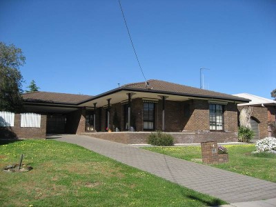 SOUGHT AFTER STRATHDALE LOCATION Picture SOUGHT AFTER STRATHDALE LOCATION Picture