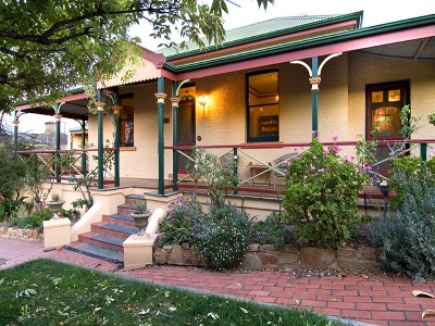VICTORIAN BRICK SPLENDOUR WITH FULL JARRAH RETURN VERANDAH Picture