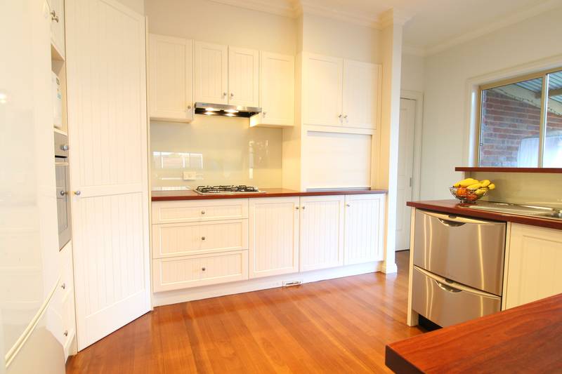 IMPRESSIVE STYLE DESIGNED FOR FAMILY LIVING & ENTERTAINING Picture 3