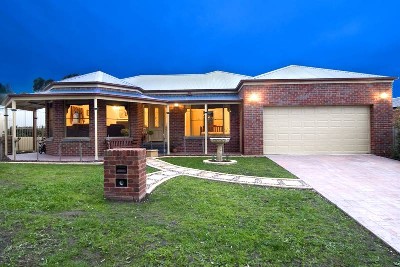 IMPRESSIVE STYLE DESIGNED FOR FAMILY LIVING & ENTERTAINING Picture