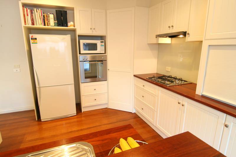 IMPRESSIVE STYLE DESIGNED FOR FAMILY LIVING & ENTERTAINING Picture 2