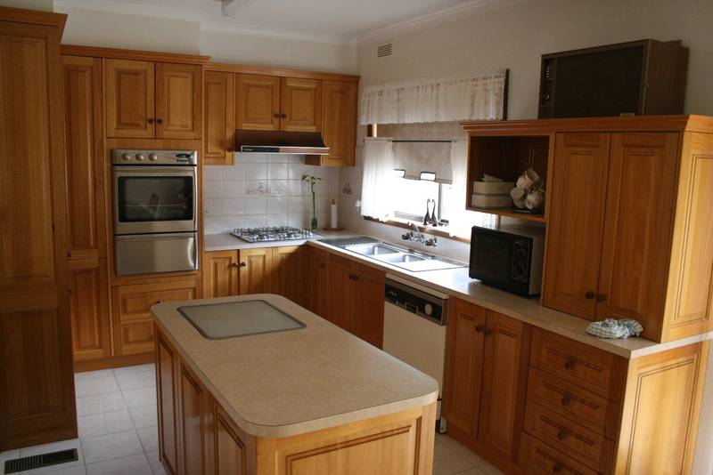 DECEIVINGLY SPACIOUS Picture 3