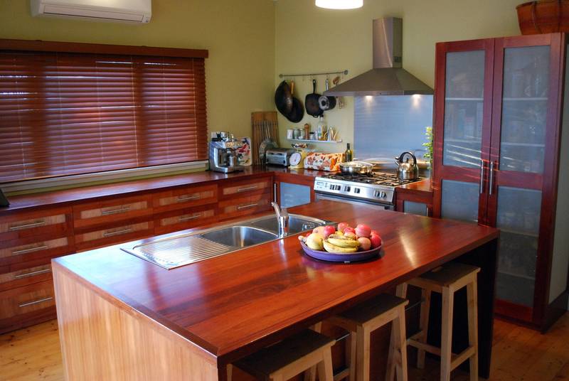 THE BEST OF BOTH WORLDS Picture 2