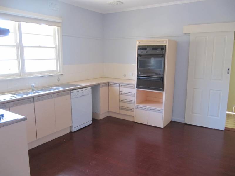 INVESTORS OR FIRST HOME BUYERS Picture 2