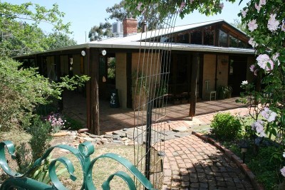 RURAL RETREAT Picture