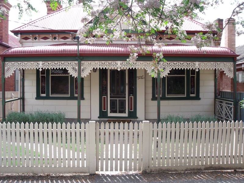 Fully Furnished Classic Victorian in the heart of the CBD Picture 1