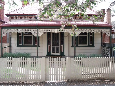 Fully Furnished Classic Victorian in the heart of the CBD Picture
