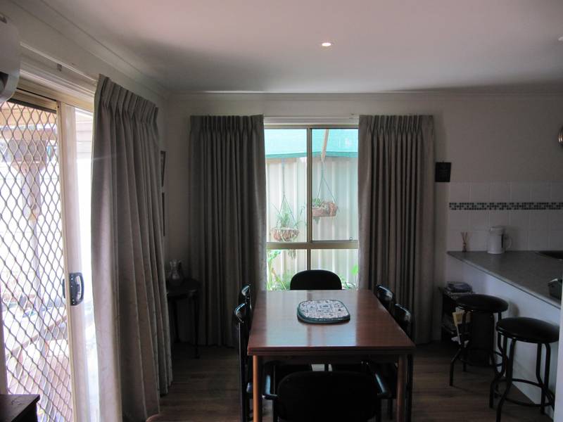 FANTASTIC TOWNHOUSE Picture 3