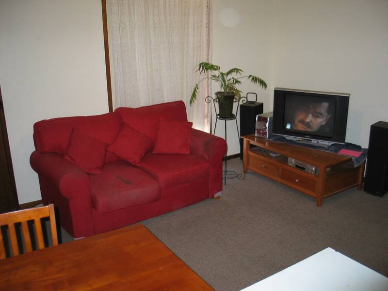 A UNIT WITH ITS OWN YARD Picture 3