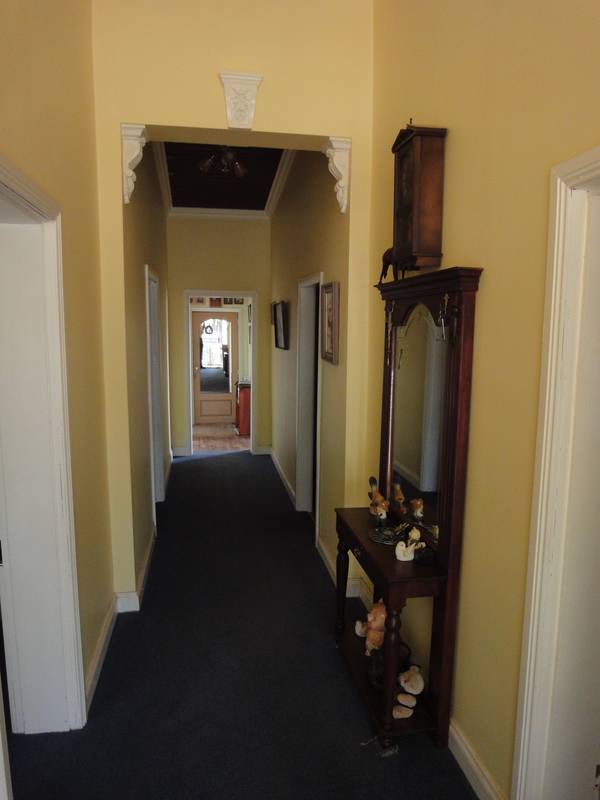 VICTORIAN PERIOD STYLE AT ITS BEST Picture 2