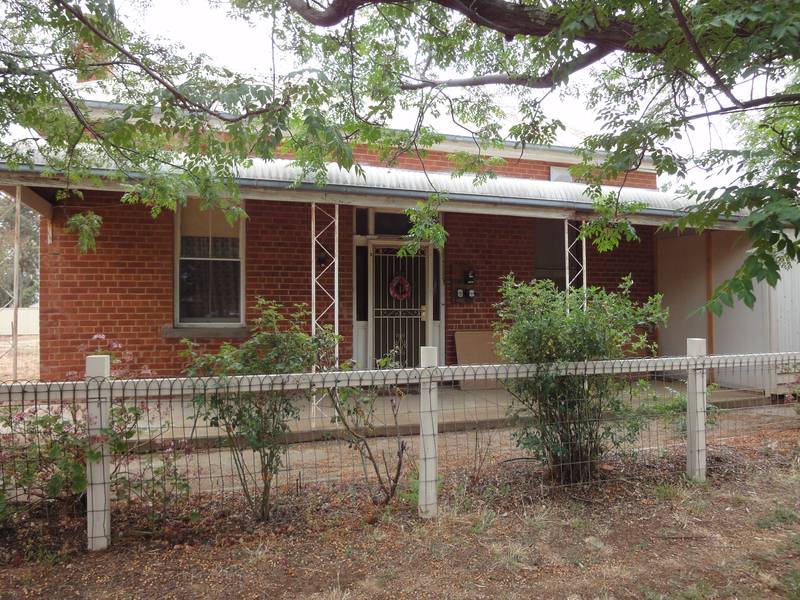 VICTORIAN PERIOD STYLE AT ITS BEST Picture 1